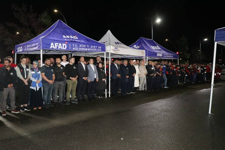 Rize'de botun devrilmesi sonucu vefat eden AFAD personelin cenazesi memleketine uğurlandı 4