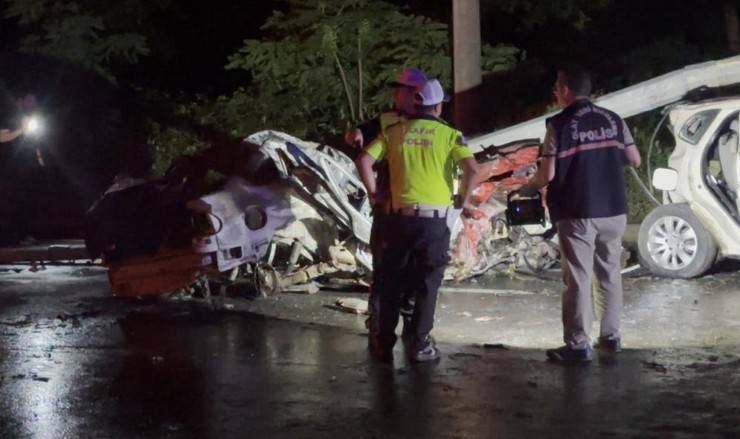 Rize'de Karadeniz Sahil Yolu’nda zincirleme kaza sonrası yangın; 3 ölü, 4 yaralı 16