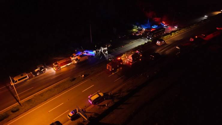 Rize'de Karadeniz Sahil Yolu’nda zincirleme kaza sonrası yangın; 3 ölü, 4 yaralı 27