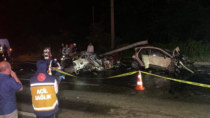 Rize'de Karadeniz Sahil Yolu’nda zincirleme kaza sonrası yangın; 3 ölü, 4 yaralı 5