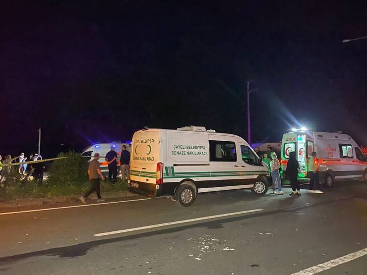 Rize'de Karadeniz Sahil Yolu’nda zincirleme kaza sonrası yangın; 3 ölü, 4 yaralı 6