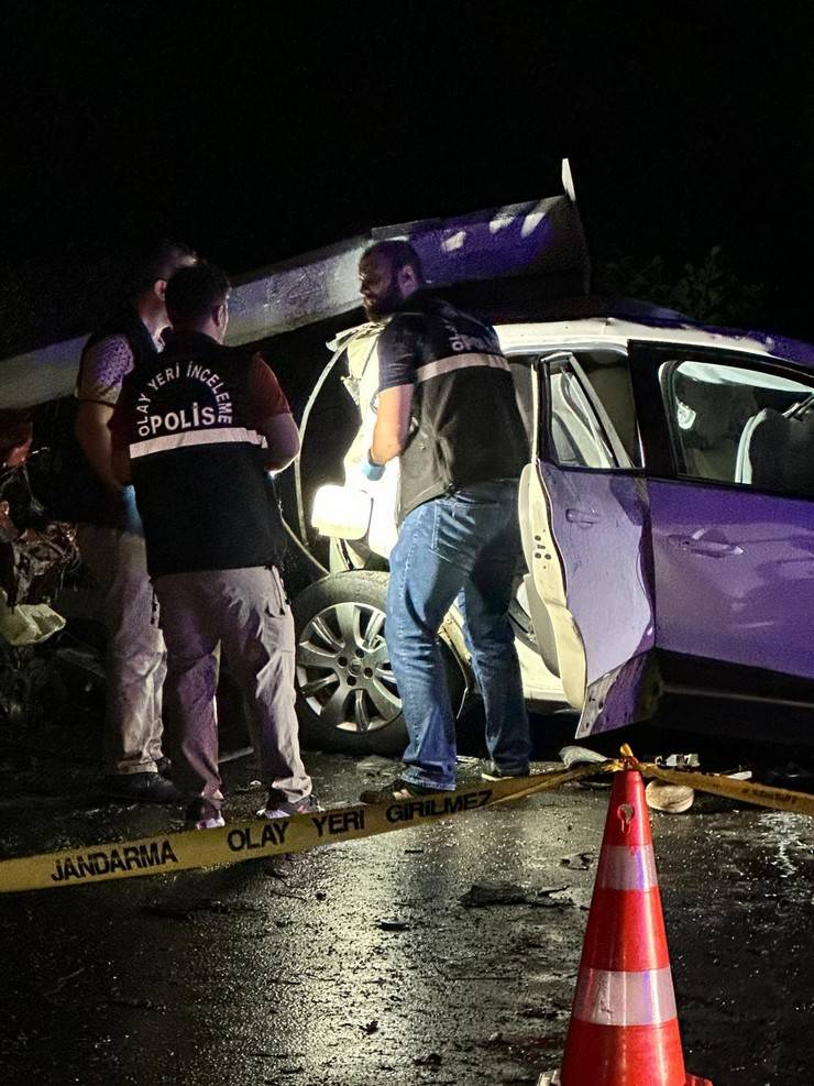 Rize'de Karadeniz Sahil Yolu’nda zincirleme kaza sonrası yangın; 3 ölü, 4 yaralı 7