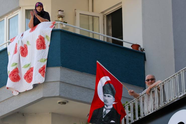 Özgür Özel, Rize'de vatandaşlara seslendi 11