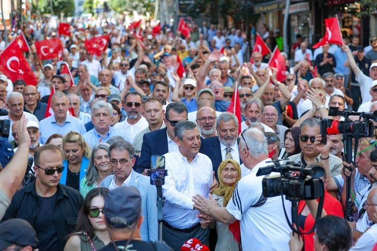 Özgür Özel, Rize'de vatandaşlara seslendi 19