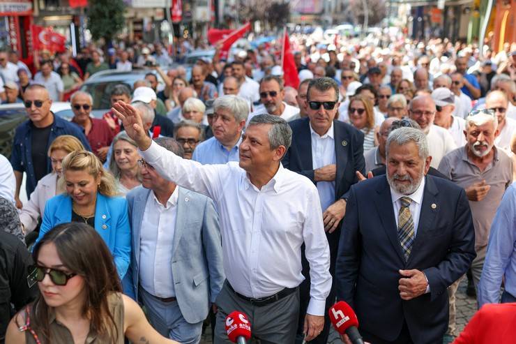 Özgür Özel, Rize'de vatandaşlara seslendi 2
