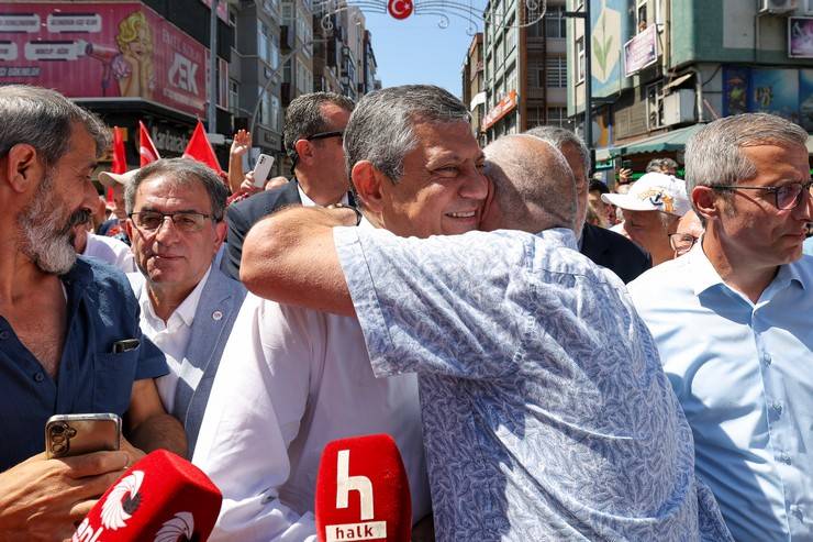 Özgür Özel, Rize'de vatandaşlara seslendi 6