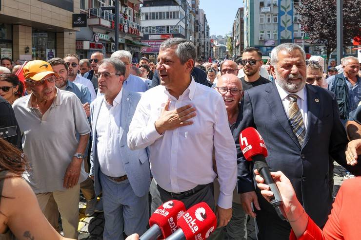 Özgür Özel, Rize'de vatandaşlara seslendi 8