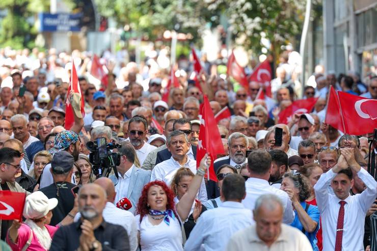 Özgür Özel, Rize'de vatandaşlara seslendi 9