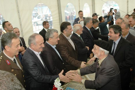 Rize'de Bayramlaşma Çadırda Yapıldı 10