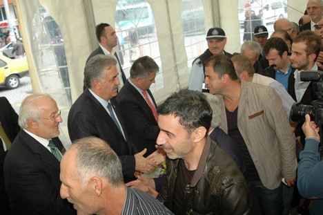 Rize'de Bayramlaşma Çadırda Yapıldı 20