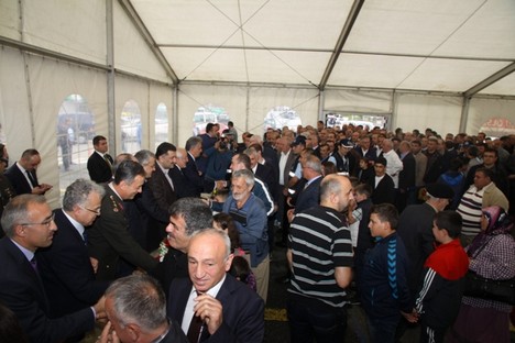 Rize'de Bayramlaşma Çadırda Yapıldı 23