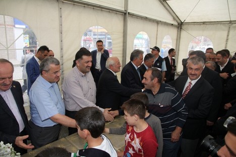 Rize'de Bayramlaşma Çadırda Yapıldı 25