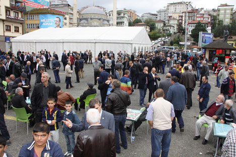 Rize'de Bayramlaşma Çadırda Yapıldı 28