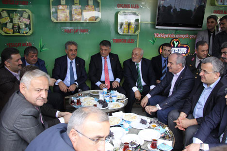 Rize'de Bayramlaşma Çadırda Yapıldı 29