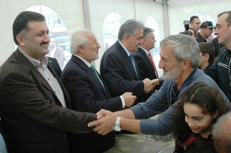 Rize'de Bayramlaşma Çadırda Yapıldı 3