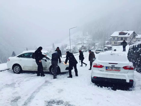 Ayder'de Kar Yağışı Etkili Oluyor 2