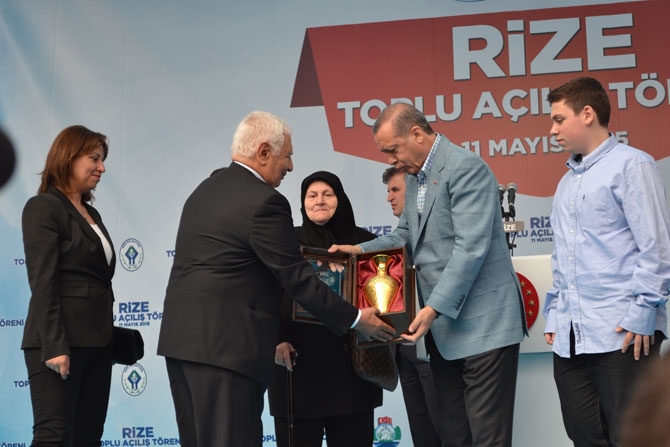 Cumhurbaşkanı Erdoğan’a Rize'de Büyük Sevgi 175
