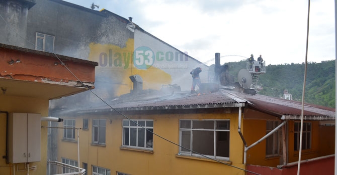Rize'de Çatı Yangını Korkuttu 5