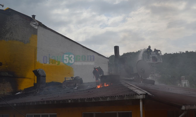 Rize'de Çatı Yangını Korkuttu 6