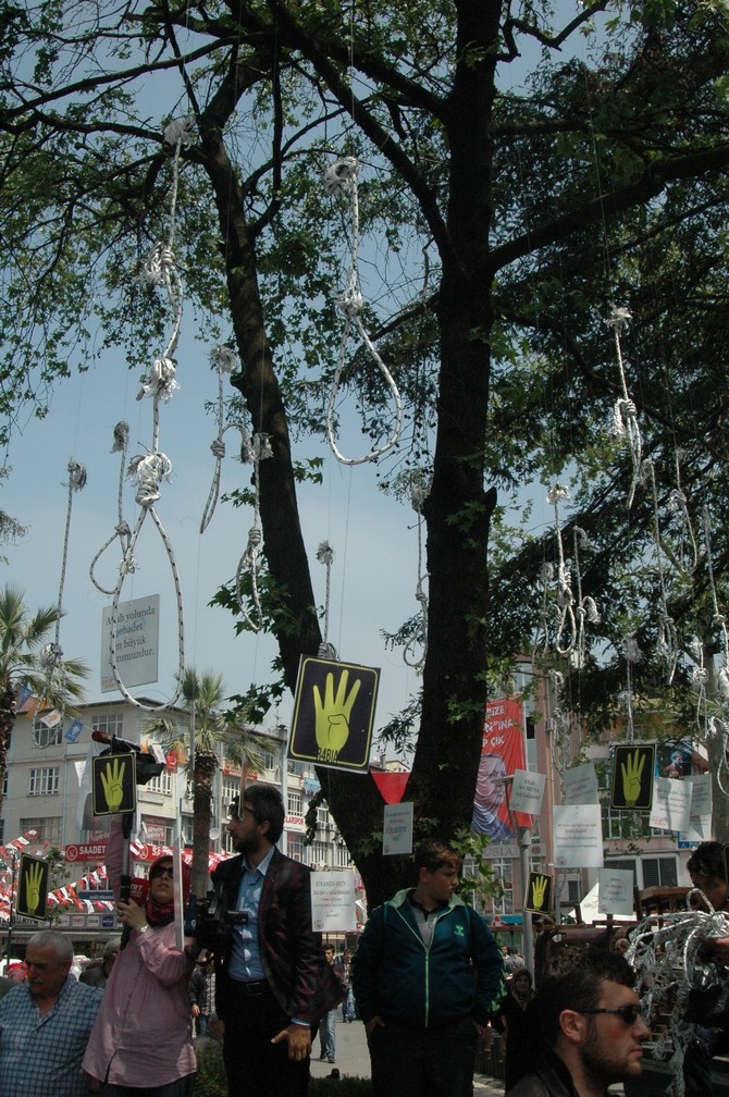 Rize ÜniAK Sisi'yi Temsili Dar Ağacına Astı ! 2