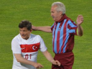 Ahmet Davutoğlu'ndan sürpriz maç
