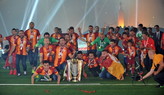 Galatasaray şampiyonluk kupasını aldı 11