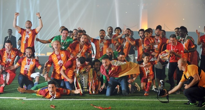 Galatasaray şampiyonluk kupasını aldı 12