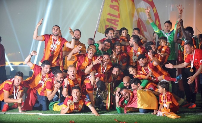 Galatasaray şampiyonluk kupasını aldı 14