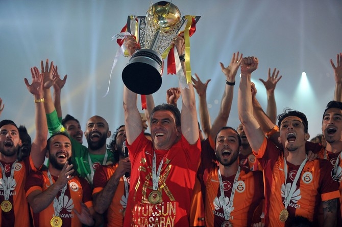 Galatasaray şampiyonluk kupasını aldı 15