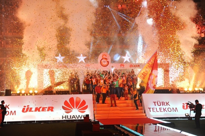 Galatasaray şampiyonluk kupasını aldı 18