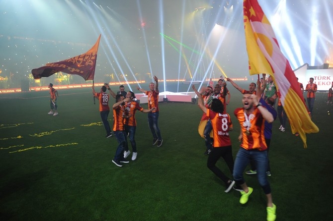 Galatasaray şampiyonluk kupasını aldı 19