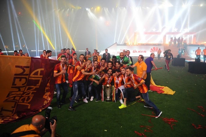 Galatasaray şampiyonluk kupasını aldı 20