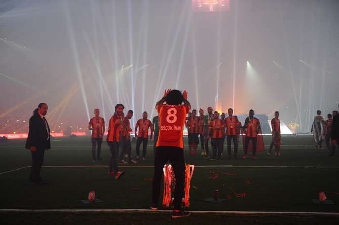 Galatasaray şampiyonluk kupasını aldı 22