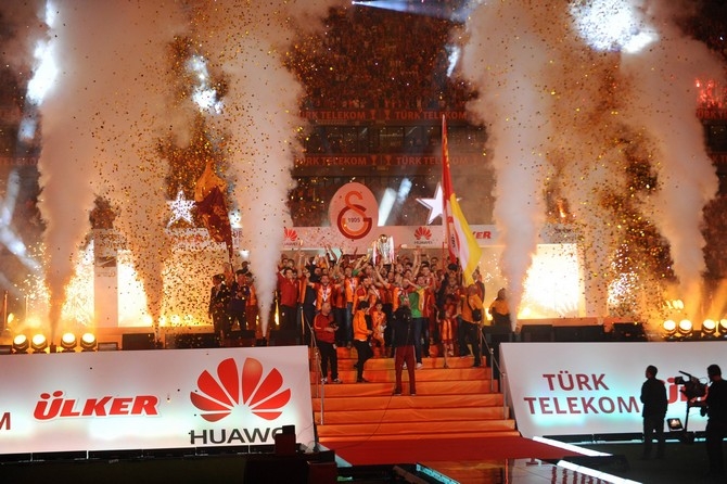 Galatasaray şampiyonluk kupasını aldı 38