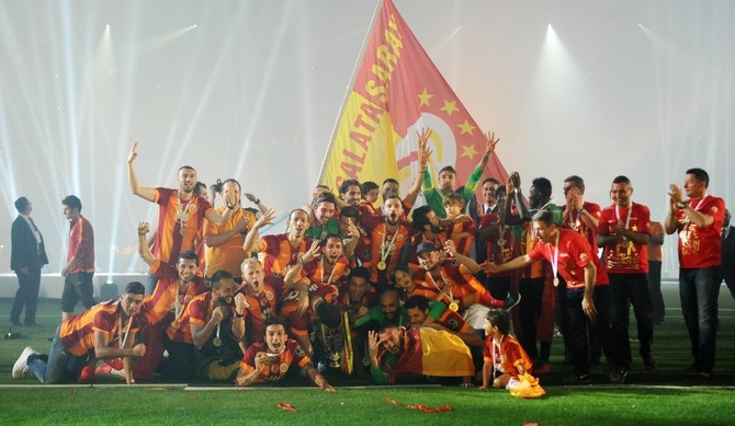 Galatasaray şampiyonluk kupasını aldı 39