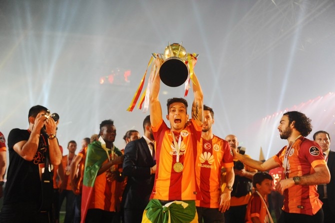 Galatasaray şampiyonluk kupasını aldı 41