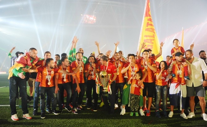 Galatasaray şampiyonluk kupasını aldı 42