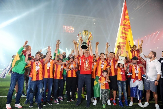 Galatasaray şampiyonluk kupasını aldı 43