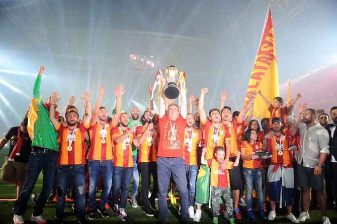 Galatasaray şampiyonluk kupasını aldı 44