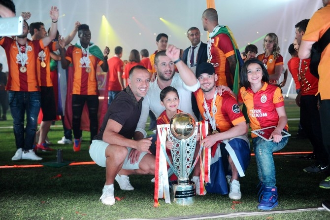 Galatasaray şampiyonluk kupasını aldı 46