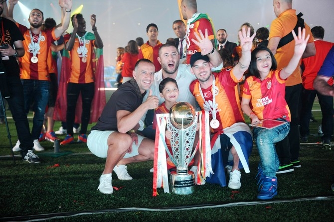 Galatasaray şampiyonluk kupasını aldı 47