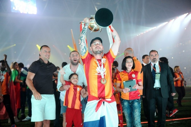 Galatasaray şampiyonluk kupasını aldı 48