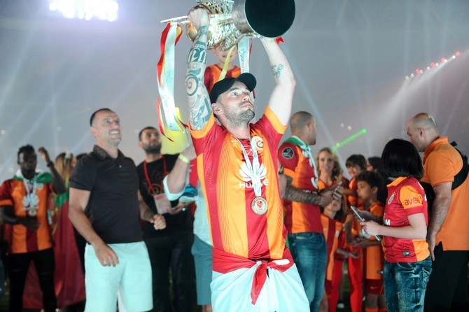 Galatasaray şampiyonluk kupasını aldı 49