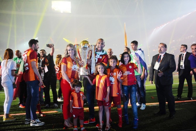 Galatasaray şampiyonluk kupasını aldı 50