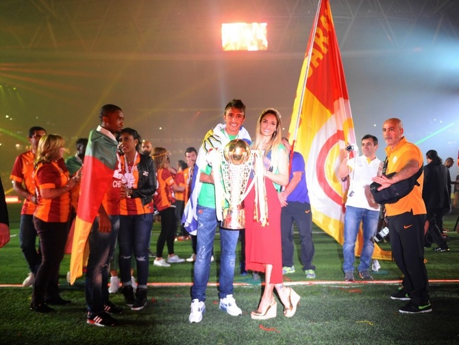 Galatasaray şampiyonluk kupasını aldı 52