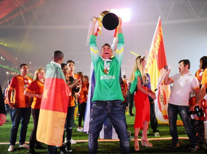 Galatasaray şampiyonluk kupasını aldı 53