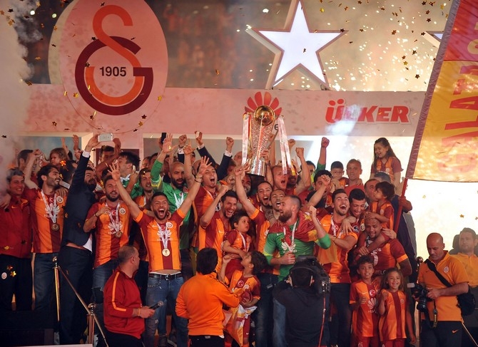 Galatasaray şampiyonluk kupasını aldı 8