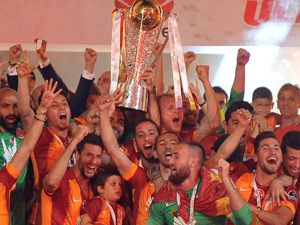 Galatasaray şampiyonluk kupasını aldı
