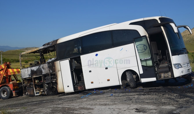 Rize Otobüsü Seyir Halinde Yandı 3