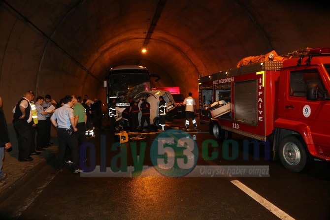 Rize’de Tünelde Korkunç Kaza 1 Ölü, 20 Yaralı 6